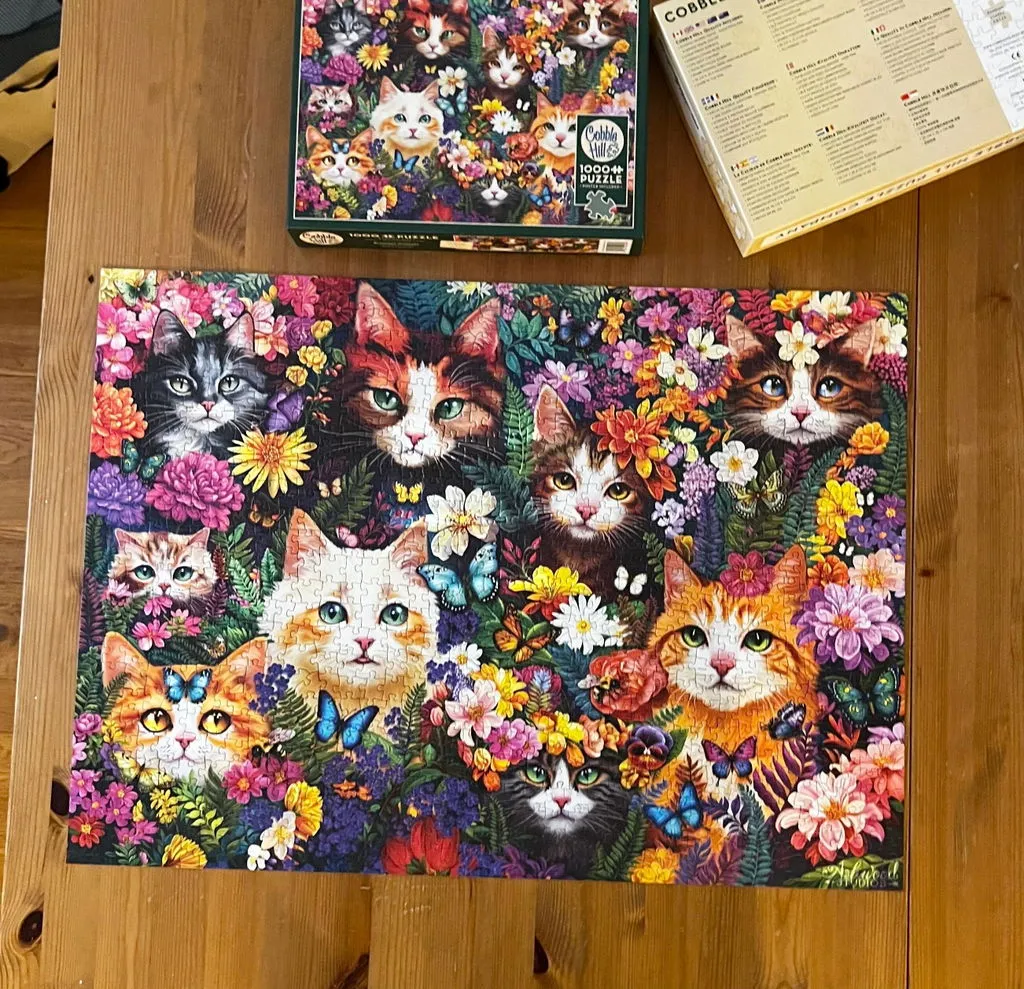 Cobble Hill Blooming Whiskers puzzle 1000 piese pisici