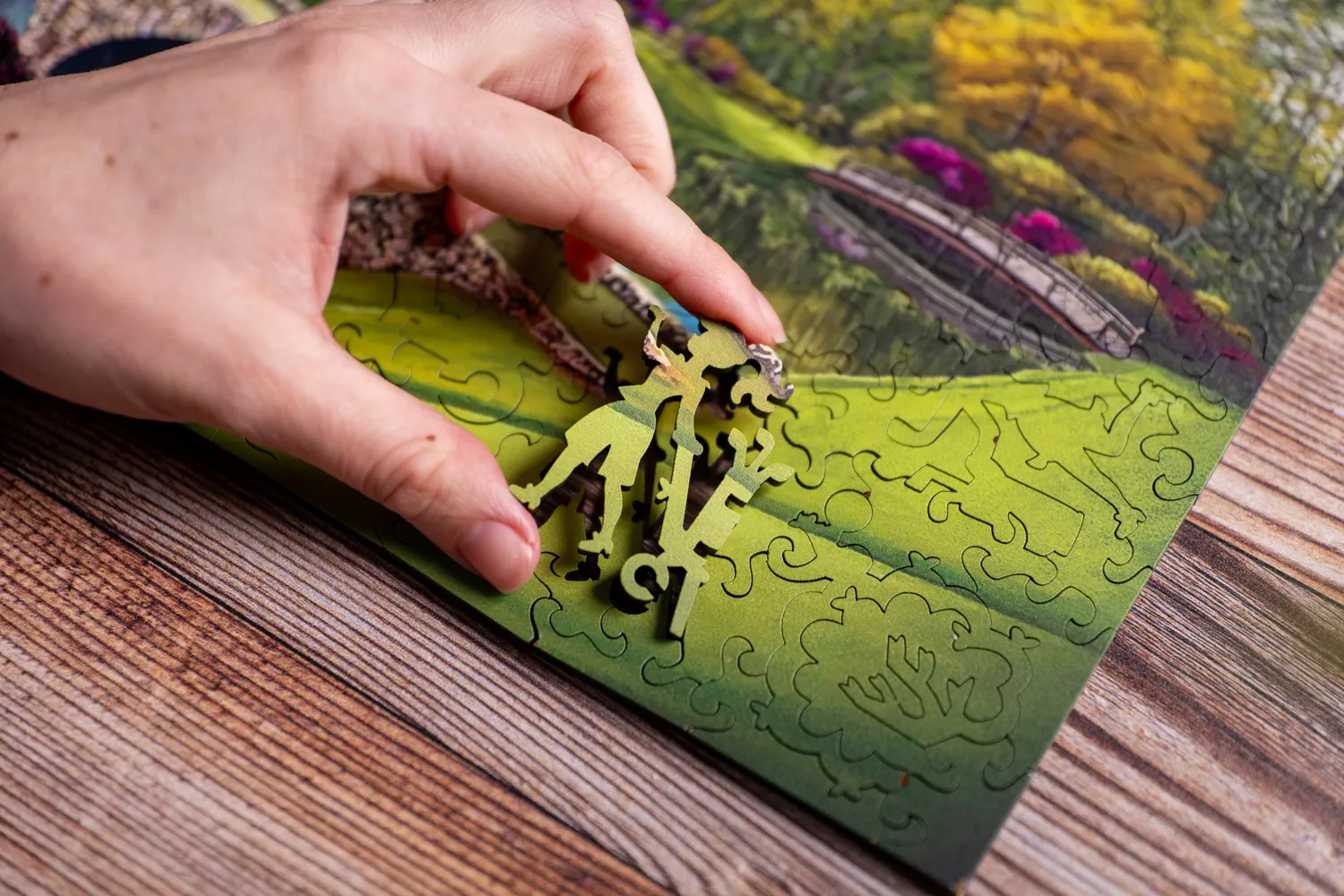 Mosaic Puzzles Serenity on the Green puzzle lemn 1000 piese gradina