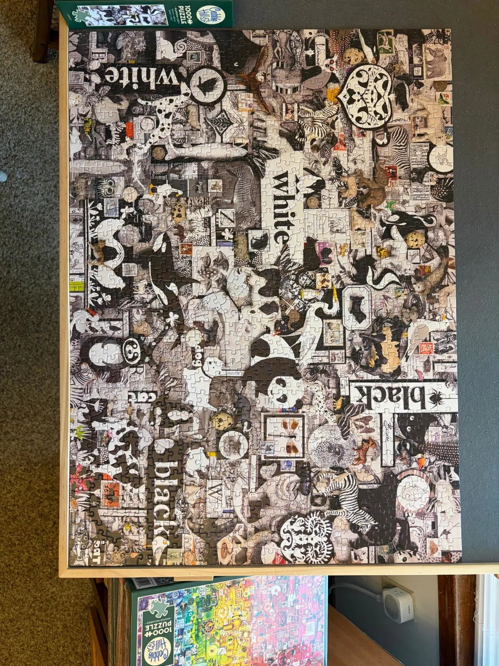 Cobble Hill Black and White Animals puzzle 1000 piese animale