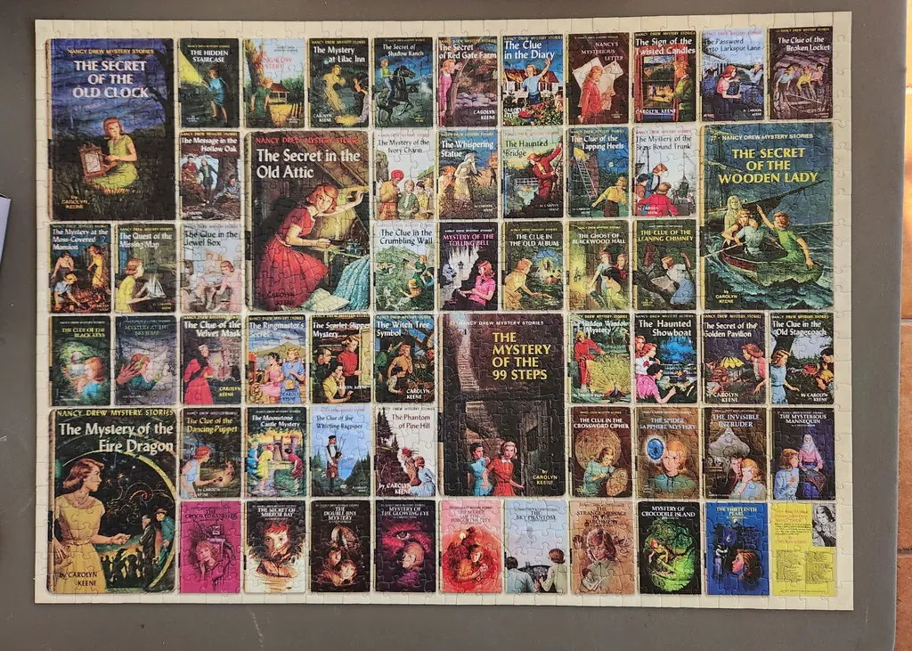 Cobble Hill Nancy Drew puzzle 1000 piese carti vintage