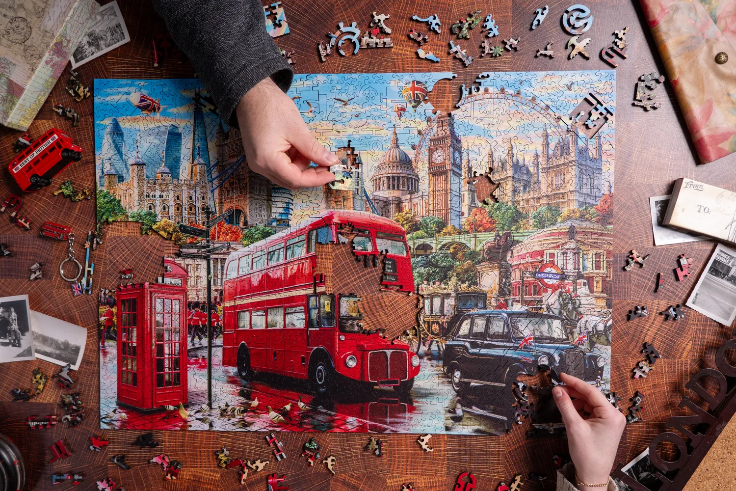 Mosaic Puzzles Touring London Town puzzle lemn 1000 piese 3D bus