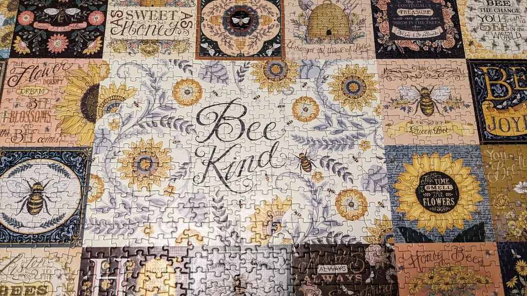 Cobble Hill Bee Kind puzzle 2000 piese albine