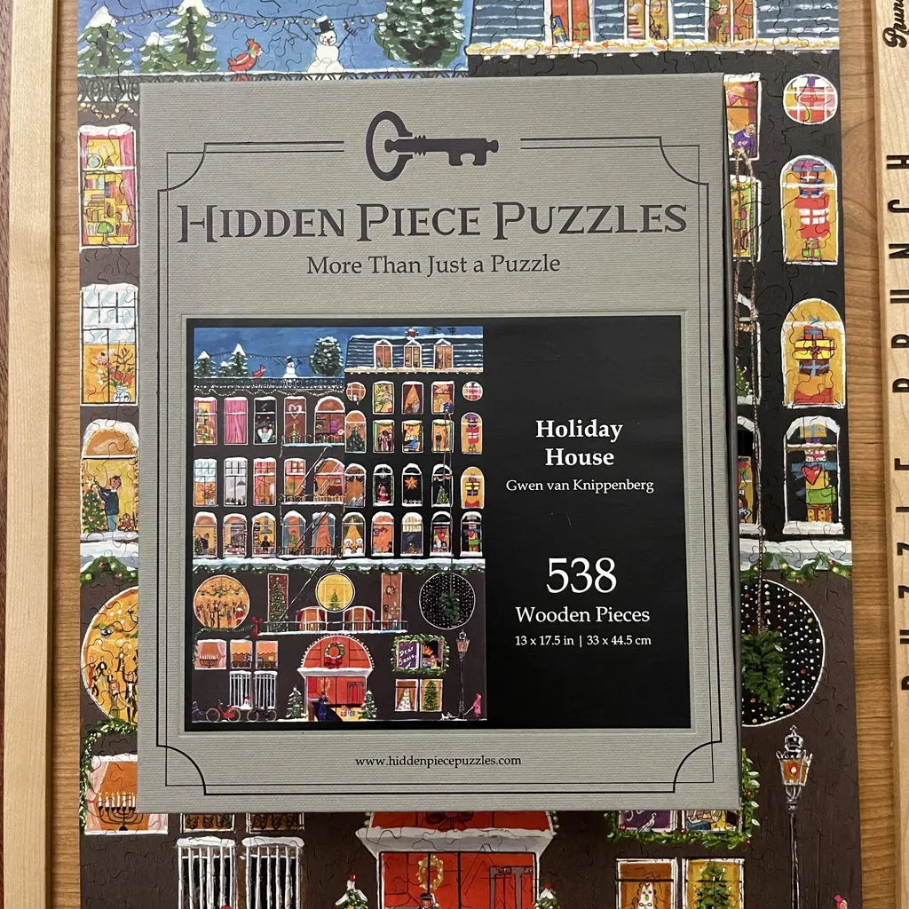 Hidden Piece Holiday House puzzle 538 piese Craciun