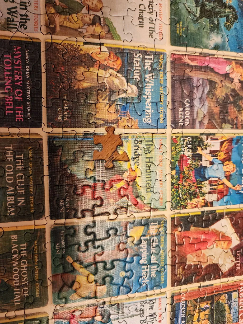 Cobble Hill Nancy Drew puzzle 1000 piese carti vintage
