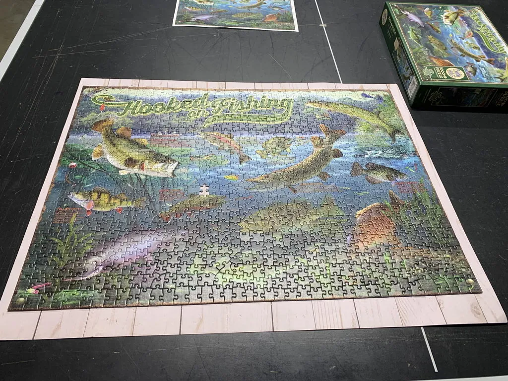 Cobble Hill Hooked on Fishing puzzle 1000 piese pescuit