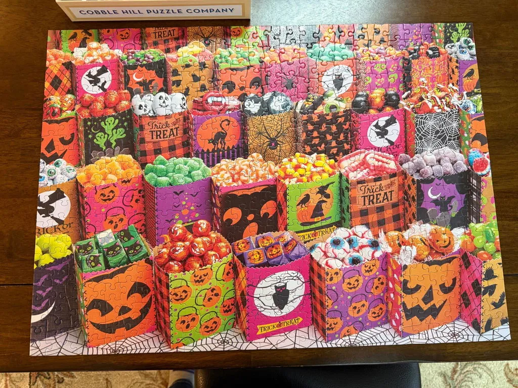 Cobble Hill Halloween Treats puzzle 500 piese dulciuri