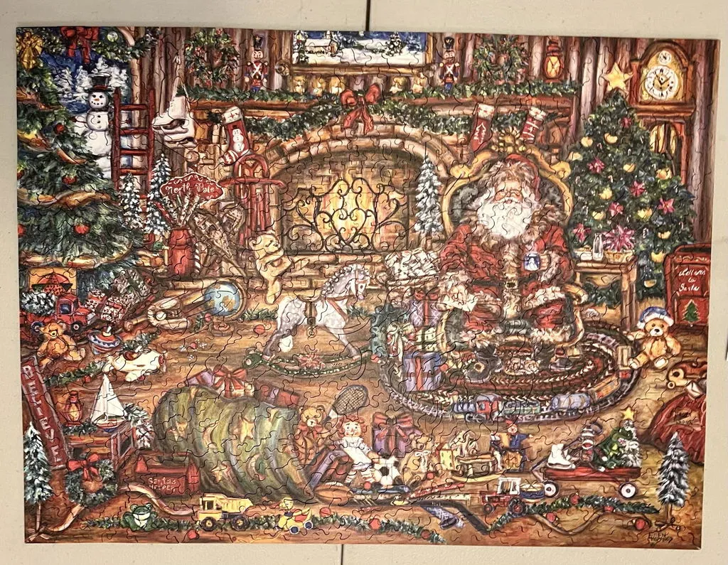 Hidden Piece Old Fashioned Christmas puzzle 526 piese